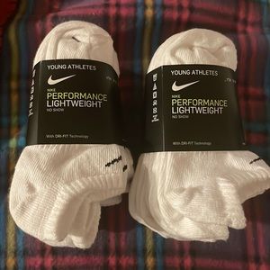 KIDS YOUTH WHITE NIKE NO SHOW SOCKS 2 6 PACK NEW 3-5 youth small size